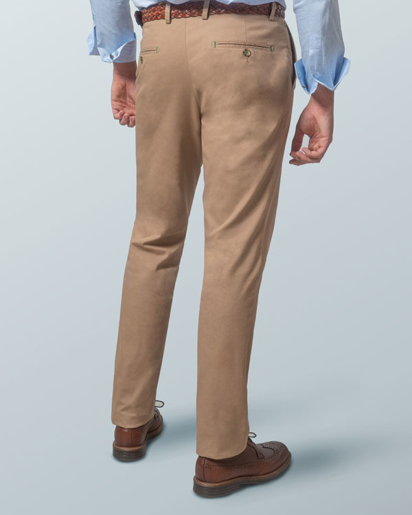 pantalon chino regular fit beige espalda